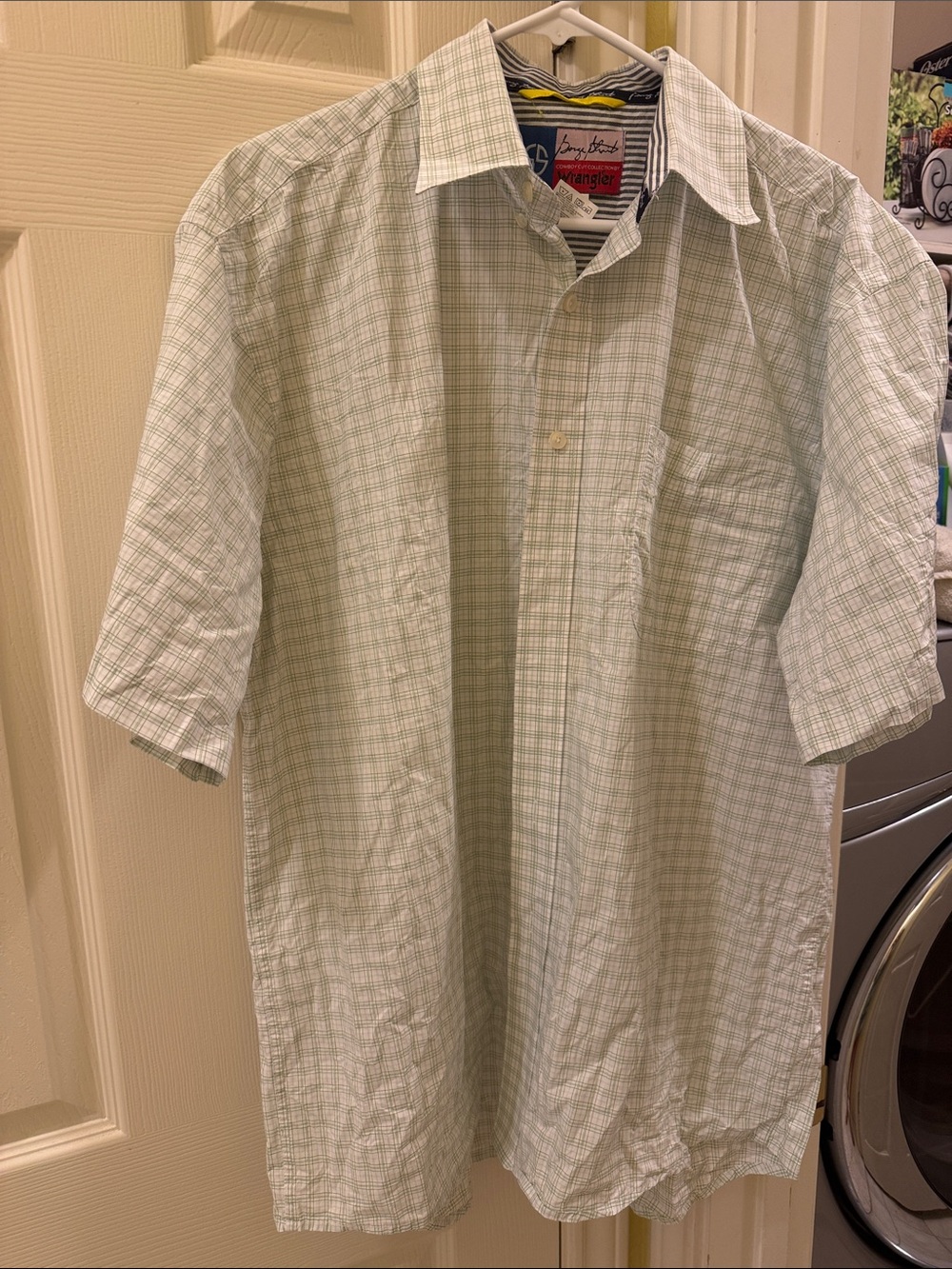 Wrangler Light Green & White Plaid Short-Sleeve Button-Up Shirt